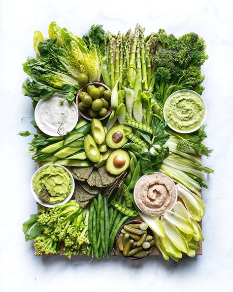 Plateau Fruits, Cheese Gal, Green Goddess Dip, Crudite Platter, Apron Ideas, Charcuterie Inspiration, Healthy Dips, Party Snack, Green Goddess