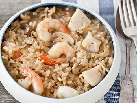 Shrimp and Bay-Scallop Risotto with Mushrooms | Fresh and dried mushrooms give this risotto a double dose of earthy flavor. You can use twice the shrimp and no scallops, or the reverse. If you prefe... Scallop Risotto, Best Scallop Recipe, Italian Sauces, Porcini Mushroom, How To Make Risotto, Seafood Risotto, Rice Risotto, Broccoli Rabe, Sea Scallops