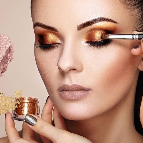 Makeup Pictures Photography, Beauty Parlour Images, Beauty Parlour Makeup, Wellness Images, Bedtime Rituals, Makeup Collage, Makeup Poster, Evening Skincare, Swiss Beauty