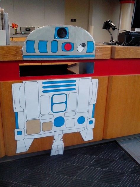 R2D2 drop-box at the Dupont Branch of the Allen County Public Library.: Book Return, School Library Bulletin Boards, Star Wars Classroom, School Library Decor, Library Signage, School Library Design, School Library Displays, Teen Library, Library Work