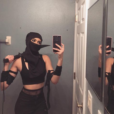 Inspiration & Accessories: DIY Ninja Last Minute Halloween Costume Idea #lastminutecostume Scary Clown Halloween Costume, Halloween Prisoner Costume, Last Minute Halloween Costume Ideas, Desserts Halloween, Ninja Halloween, Last Minute Halloween Costume, Halloweenský Makeup, Clown Halloween Costumes, Costume Carnaval