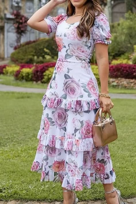 Vestidos aamoda aparaa primavera 2022 modernos, elegantes y sencillos: tendencia en el 2023 Maxi Design, Simple Frocks, Beautiful Casual Dresses, Girls Frock Design, Designer Midi Dresses, Classy Dress Outfits, Frock Design, Fashion Dresses Casual, Stylish Dress Designs