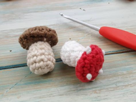 Crochet Apple, Light Worsted Weight Yarn, Knitting Videos Tutorials, Mini Mushroom, Fall Crochet Patterns, Crochet Fruit, Crochet Mushroom, Halloween Crochet Patterns, Crochet Fall