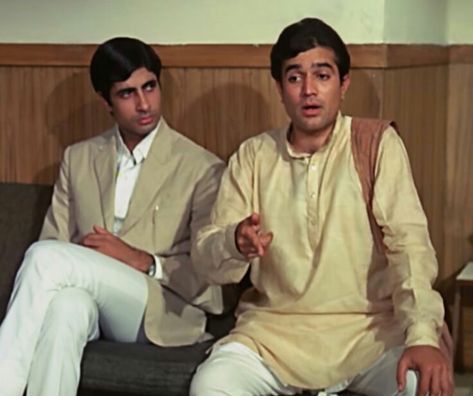 Still from Anand movie Gargi Vachaknavi, Bollywood Movie Stills, Vishwanathan Anand, Anand Movie, Bollywood Classics, Retro Cinema, Bollywood Retro, Old Film Stars, Rajesh Khanna