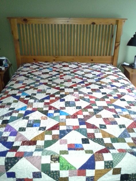 Scrappy Jacobs ladder - - Love it!! Ladder Quilt Pattern, Scrappy Quilting, Ladder Ideas, Jacobs Ladder, Charm Squares, Shirt Quilts, Make A Quilt, Longarm Quilting Designs, Quilting Board