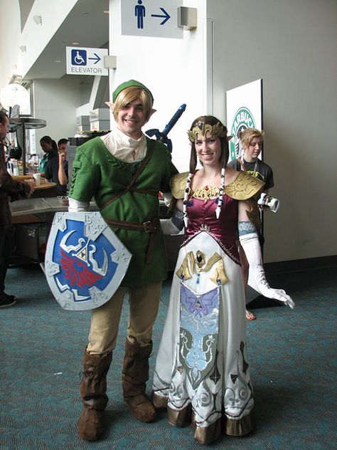 Crazy Halloween Costumes, Zelda Costume, Inspired Costumes, Great Costume Ideas, Video Game Costumes, Halloween Costume Ideas For Couples, Link Cosplay, Costume Ideas For Couples, Legend Of Zelda Costume