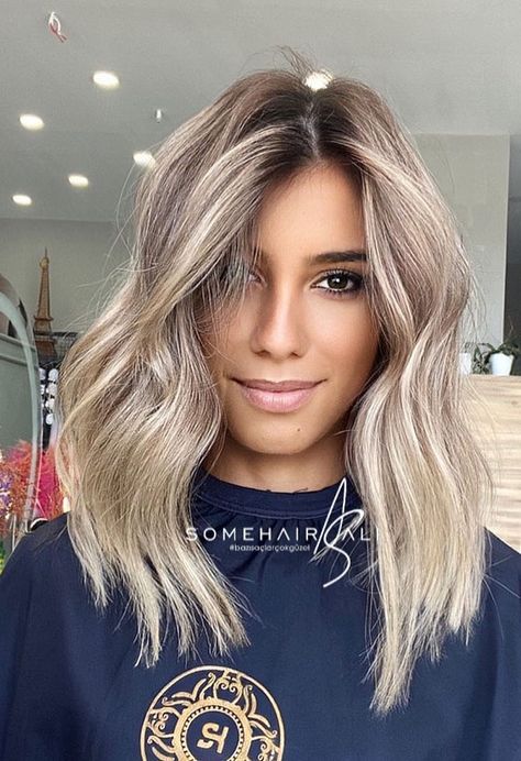 Medium Length Hair With Barrettes, Length Hair With Layers, 2023 Hair Trends For Women Heart Shaped Face, Blond Lob Haircut Shoulder Length, Assymetrical Lob Haircut, Trendy Shoulder Length Haircuts Medium Layered, Low Maintenance Hair Color Blonde, Blond Mid Length Hair, Medium Blonde Hair Cuts