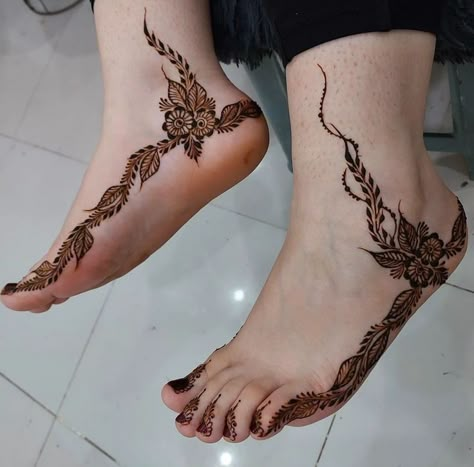 Mehandi Design Leg Simple, Leg Mehndi Designs Simple Easy, Henna Designs Bridal, Mehndi Designs Bridal, Henna Black, Henna Mehndi Designs, Party Henna, Simple Henna Designs, Mehndi Designs Simple