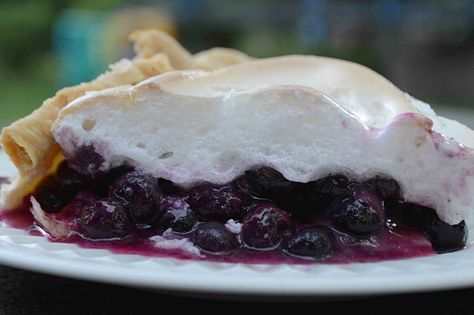 Sweety Pies' Blueberry Meringue Pie-Famous Fridays — Unwritten Recipes Pies Blueberry, Blueberry Meringue, Meringue Pies, Meringue Desserts, Buttery Pie Crust, Blueberry Desserts, Blueberry Recipes, Cinnamon Swirl, Sweet Pie