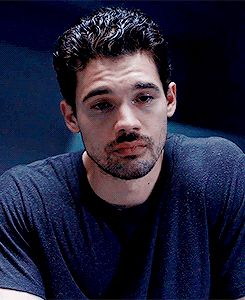 tumblr_on1743TzXn1s8kqx5o4_r1_250.gif (245×300) James Holden, Steven Strait, Warren Peace, Devon, The Expanse, Actors & Actresses, Eye Candy, Feathers, Gif