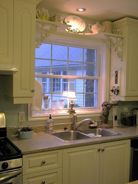 A beautiful kitchen! I love the color, and the shelf above the window is TDF Shelf Over Window, Kitchen Window Shelf, Kitchen Window Shelves, Cactus Kitchen, Tuscany Kitchen, Tole Trays, Kitchen Window Decor, Above Kitchen Sink, Window Over Sink