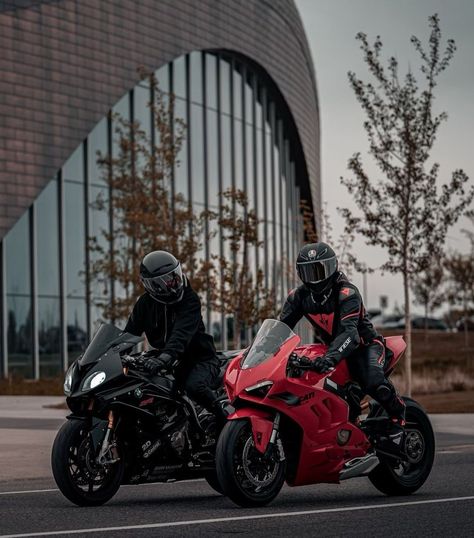 Red Ducati Aesthetic, Ducati Panigale V4r Wallpaper, Ducati Panigale V4 Wallpapers, Ducati Panigale V4r, Ducati V4, Sport Motorcycles, Girl Riding Motorcycle, Biker Photos, Kawasaki H2