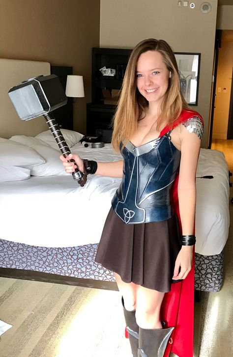 Thor Outfit, Diy Girls Costumes, Gender Bend Cosplay, Marvel Halloween Costumes, Thor Costume, Thor Cosplay, Comic Con Costumes, Marvel Costumes, Costumes For Teens