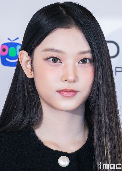 Vanessa Kang, Fromis 9 Jiwon, 100 Faces, New Jeans Style, New Twitter, Cosmic Girls, Makeup Base, Korean Makeup, Music Awards