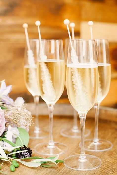 Champagne and rock candy toasting flutes | 21 Glitzy Gold Wedding Ideas via @perfectpalette Rock Candy Sticks, Gold Drinks, Signature Cocktails Wedding, Cocktail Hour Wedding, Drink Bar, Bachelorette Party Beach, Champagne Cocktail, Tequila Sunrise, Silvester Party