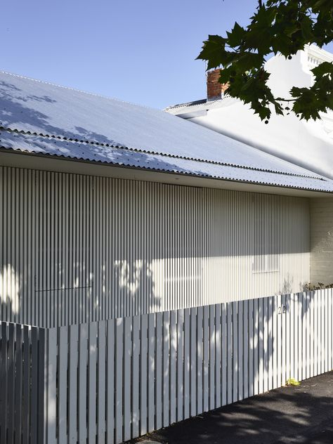 Gallery of Fitzroy North House 02 / Rob Kennon Architects - 9 Rob Kennon, Abstract Silhouette, Timber Battens, Timber Slats, Garden Architecture, Inner City, Local Design, Australian Design, Brick Wall