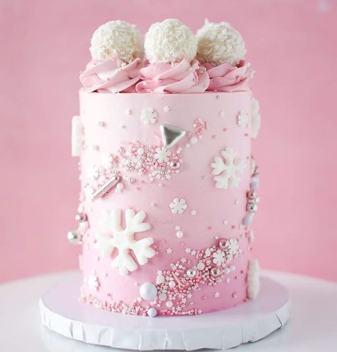 Simple Red Cake, Pink Snowflake Cake, Cute Christmas Cake, Snow Cake, Ice Skating Party, Streusel Cake, Cake Sprinkles, Snowflake Cake, Pink Snowflake