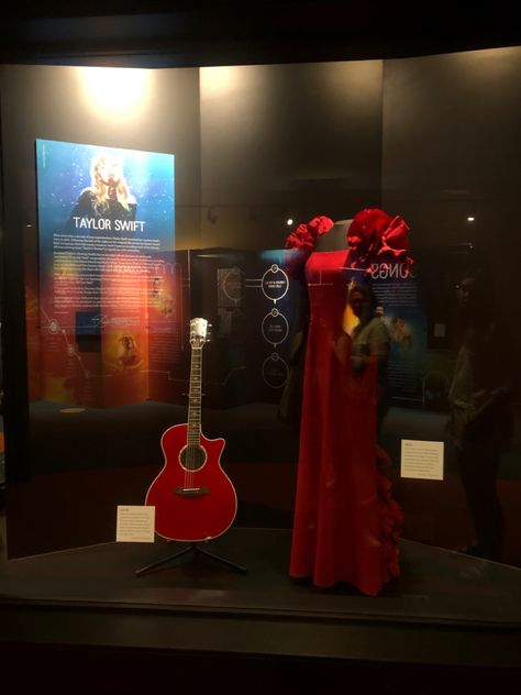 Taylor Swift Museum Nashville, Bestie Trip, Nashville Museums, Taylor Whispers, Music Museum, Red Era, Taylor Outfits, Swift Lyrics, Wax Museum