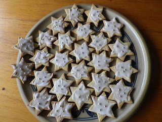 The Eco Gardener: Matariki Biscuits Matariki Early Childhood, Matariki Activities, Matariki Art, Kids Math Activities, Playgroup Ideas, Waitangi Day, Smooth Icing, Maori Culture, New Zealand Food