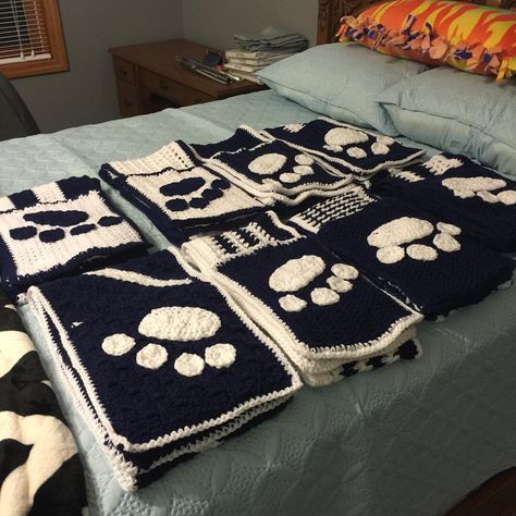 Penn State Crochet Blanket Pattern, Snowman Hat, Crochet Blanket Pattern, Crochet Quilt, Crochet Free, Crochet Stuff, Penn State, Crochet Scarves, Christmas 2024