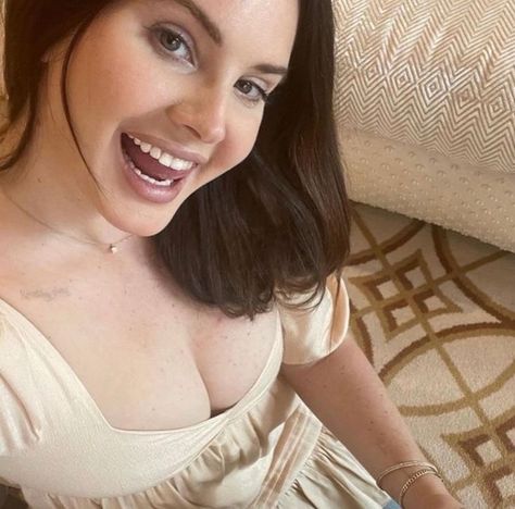 Lana Del Rey, A Woman