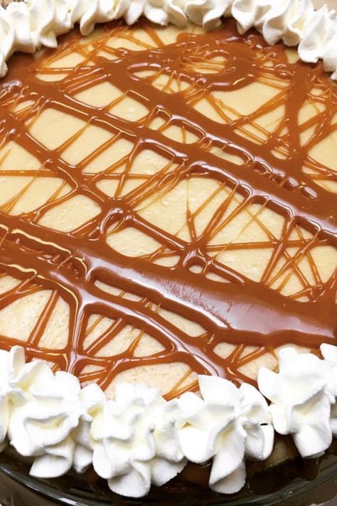 Caramel Macchiato Cheesecake Recipe, Carmel Cheesecake Topping, Coffee Caramel Cheesecake, Caramel Macchiato Cheesecake, Marscapone Cheesecake Recipes, Popular Cheesecake Flavors, Fun Cheesecake Recipes, Cheesecake Ideas, Cream Cheese Recipes Dessert