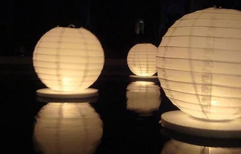 Pool Wedding Decorations, Floating Paper Lanterns, Diy Wedding Garland, Sweet 16 Centerpieces, Pool Wedding, Pool Party Decorations, Floating Lights, Rose Gold Party, Pool Decor