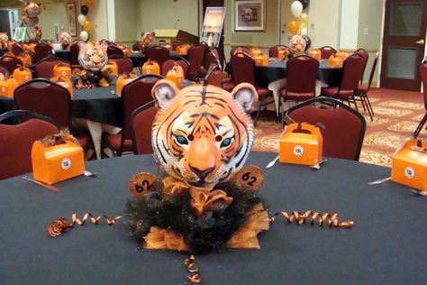 Class Reunion Centerpiece.  Would love something like this with an Eagle in red & white colors! School Centerpieces, School Reunion Decorations, 40th Reunion, 50th Class Reunion Ideas, Reunion Favors, Reunion Centerpieces, 10 Year Reunion, High School Class Reunion, Class Reunion Decorations