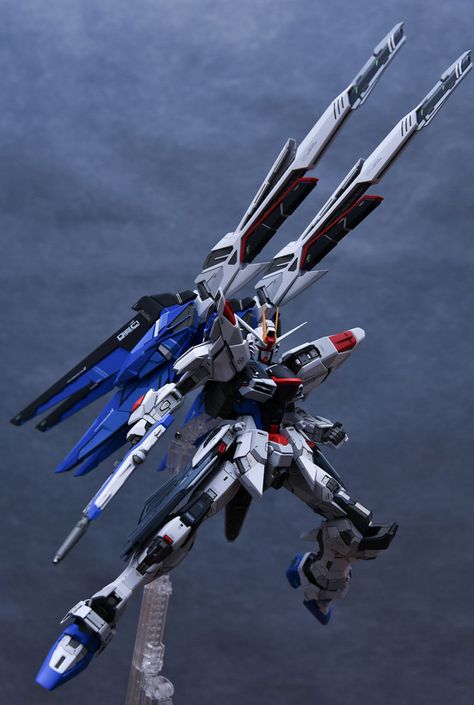 Gundam Pose, Freedom Gundam, Gundam Astray, Mecha Suit, Gundam Toys, Gundam Mobile Suit, Graffiti Doodles, Gundam Wallpapers, Gundam Seed