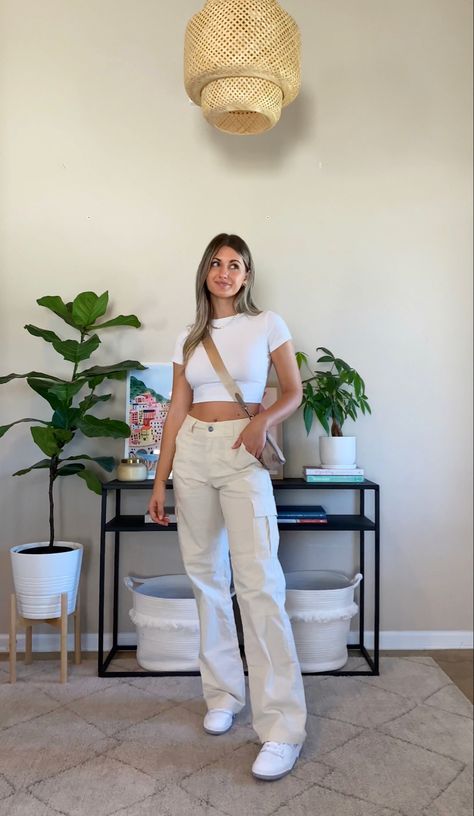 Tank Top Cargo Pants, Cargo Pant Outfits, Cream Pants Outfit, Linen Pants Style, Tan Outfit, Pant Outfits, Cargo Pants Outfit Women, White Pants Outfit, Pants Outfit Fall