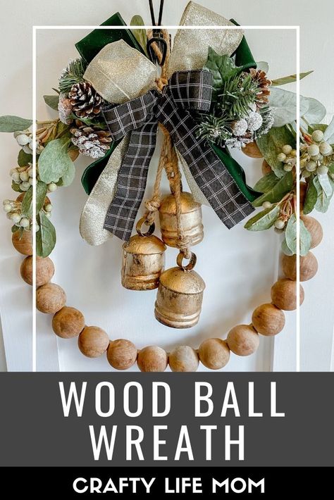 Wooden Ball Wreath Ideas, Wooden Ball Wreath Diy, Boho Bead Wreath, Christmas Wreath With Wooden Beads, Christmas Bead Wreaths, Bead Wreaths Diy Christmas, Bead Wreath Ideas Christmas, Wood Bead Wreath Christmas, Winter Beaded Wreath