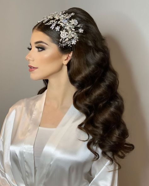 @hairbyshqipe on Instagram: “Hair😍 @hairbyshqipe Makeup 💄 @pixzydust Crown 👑 @diana.jewels” Beauty Queen Hair, Hollywood Curls, Glam Waves, Reception Look, Hollywood Waves, Bridal Hairstyles, Crown Hairstyles, Wedding Hair And Makeup, Bride Hairstyles