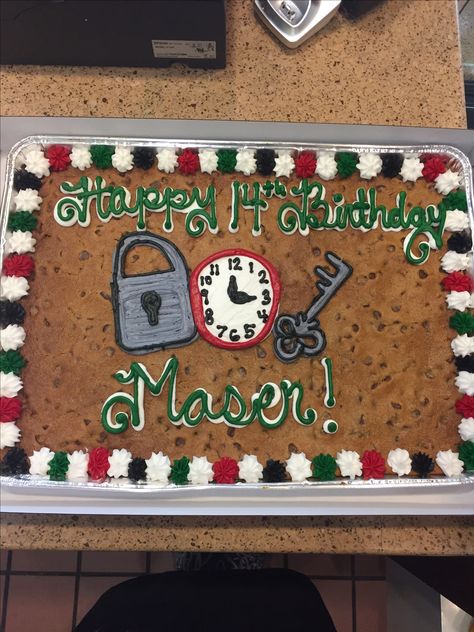 Escape room Big Cookie, Birthday Party Food, 15th Birthday, 13th Birthday, Diy Cake, 9th Birthday, Escape Room, 10th Birthday, Cookie Cake