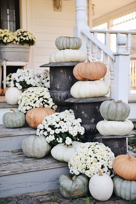 Rustic Cottage Farmhouse Fall Porch Steps - Liz Marie Blog Decor Studio, Porch Steps, Diy Outdoor Decor, Have Inspiration, Fall Front Porch, Farmhouse Fall Decor, House With Porch, Front Porch Decorating, Rustic Cottage