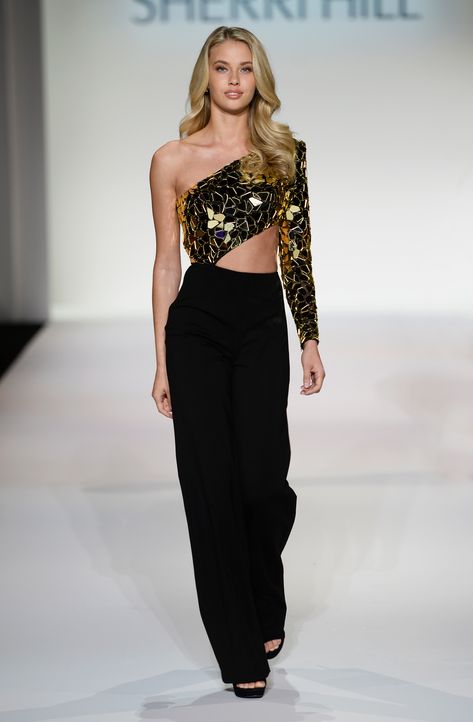 Sherri Hill Jumpsuit, Sherri Hill Runway, Western Formals, Runway Fashion 2020, New York City Fashion, Sunday Clothes, Cocktail Fashion, Matric Dance, 2019 Couture