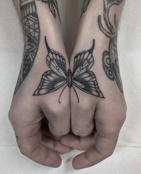 Butterfly Tattoo Cover Up, Thumb Tattoos, Butterfly Hand Tattoo, Butterfly Tattoo On Shoulder, Small Butterfly Tattoo, Butterfly Tattoos For Women, Wild Tattoo, Tattoo Girls, Tattoo Desings