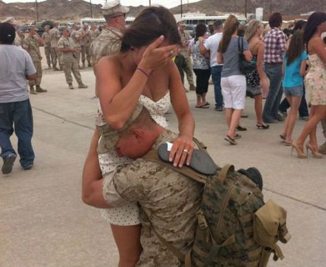 20 Images That Will Make You Feel Military Homecoming, Military Love, Support Our Troops, Army Wife, Us Soldiers, Military Heroes, We Are The World, Real Hero, Military Life