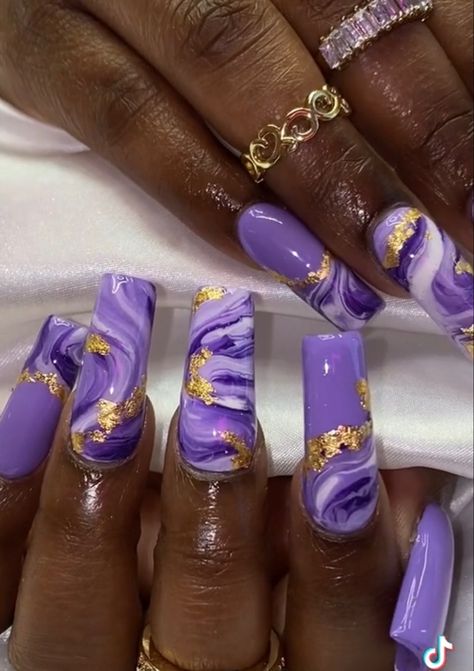 Purple And Gold Nails Acrylic, Purple And Gold Nails Designs, Lsu Nails, Purple And Yellow Nails, Purple And Gold Nails, Purple Nail Ideas, Belle Nails, Gold Acrylic Nails, Gold Nail Designs