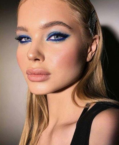 Best Eyeshadow Colors For Blue Eyes To Make Them Pop Blue Eyeliner Makeup, Blue Eyeshadow Makeup, Blue Eyeshadow Looks, Blue Eyes Pop, Cute Eyeshadow Looks, Eyeshadow For Blue Eyes, Blue Eyeliner, Smink Inspiration, Beauty Make-up