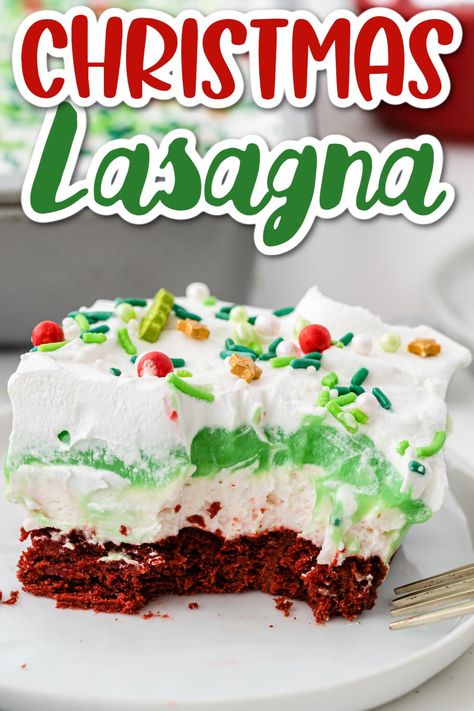 This festive Christmas Lasagna Dessert is a fun holiday recipe that's guaranteed to bring a smile to everyone's face. It'll be the most popular Christmas dessert on your dessert table! Christmas Lasagna Dessert, Xmas Snacks, Lasagna Cake, Christmas Lasagna, Lasagna Dessert, Fun Holiday Desserts, Fun Holiday Food, Christmas Dessert Table, Delicious Christmas Desserts