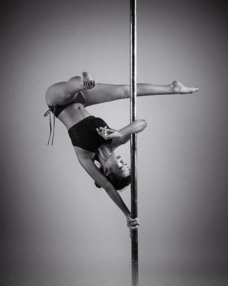 Pole Poses Photo Shoots, Dance Photo Shoot, Pole Moves, Pole Tricks, Pole Art, Pole Dancing Fitness, Pole Dance Moves, Aerial Dance, Aerial Hoop