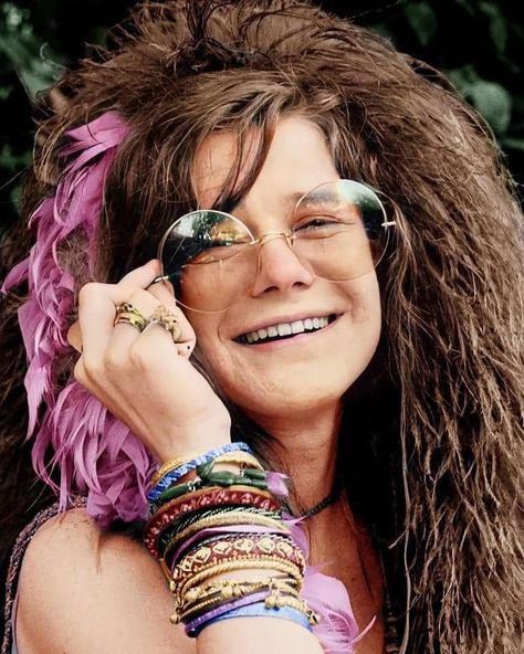 Facebook Flower Power 60s, Jimi Hendrix Poster, Woodstock Music, Music Pics, January 19, Janis Joplin, October 4, 80 Years, Round Sunglass Women