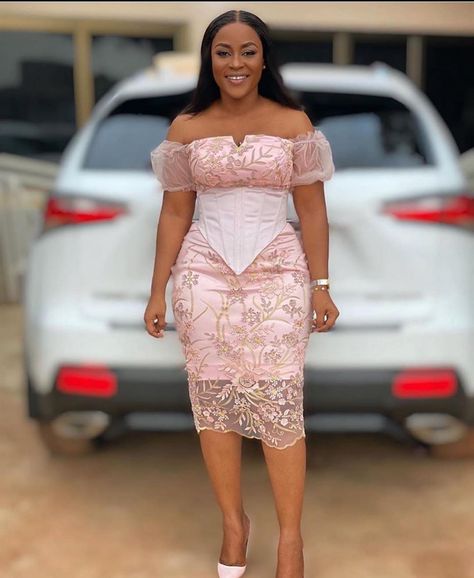 Wedding guest #Asoebi #AsoebiSpecial Short Lace Gown, Lace Short Gown Styles, Lace Styles For Wedding, African Wears, Lace Dress Classy, African Lace Styles, Lace Dress Design, Best African Dresses, Lace Gown Styles