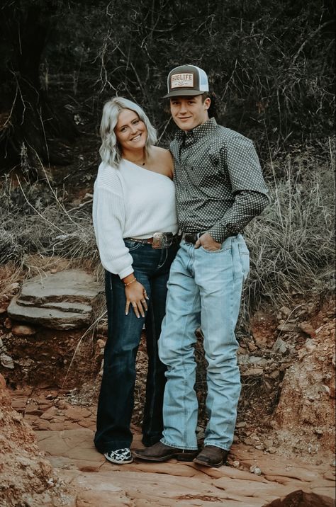 Western Couple Outfits, Western Couple, Country Couple Pictures, Maching Tattoos, Country Relationship Goals, Country Couple, Country Relationships, Johnny And June, Cute Country Couples