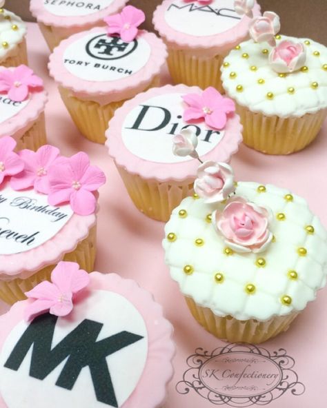 {Designer Cupcakes} 💞 My popular, fully customizable cupcake set for any occasion! ☺️ #CustomCupcakes #MK #Dior #Chanel #ToryBurch #Sephora… Designer Cupcakes Ideas, Dior Cupcakes, Bailey Cake, Chanel Cupcakes, Designer Cupcakes, 50th Birthday Party For Women, Baileys Cake, Abs Excercise, Fashion Cupcakes