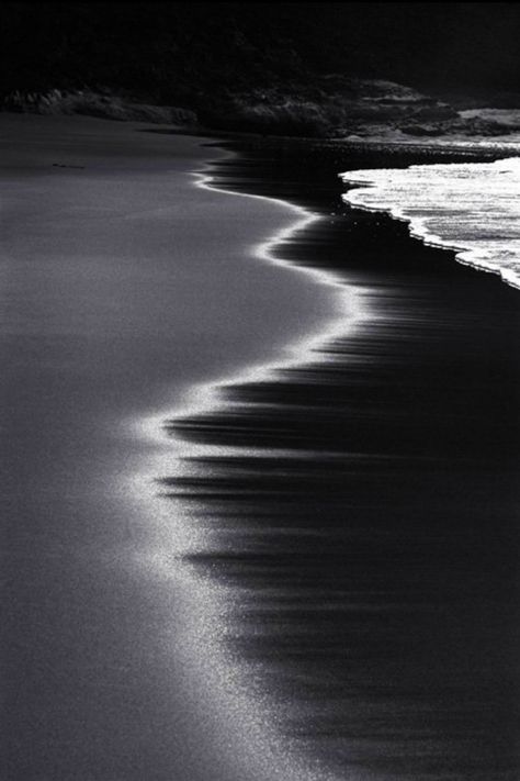 Book Cover: Color of the Sea by John Hamamura Photography Ideas Black And White, Foto 3d, Black And White Beach, Beach At Night, Black And White Photograph, Foto Art, White Picture, Black N White Images, Black And White Aesthetic