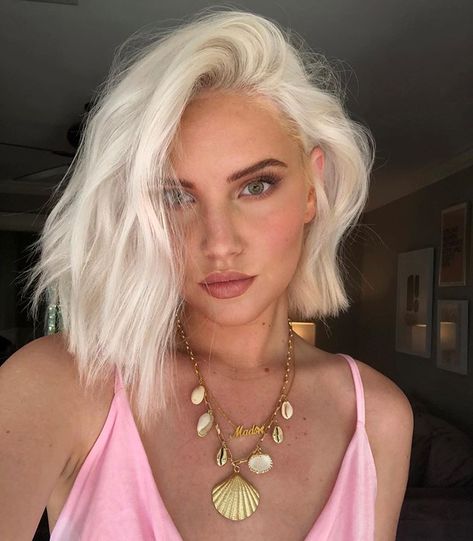 Blonde Crush 🌊🐚 follow this iconic beauty @maddycloud for all things fashion , woman empowerment and just all around bad assery.… Platimun Blonde Hair, Platinum Short Hair, Platinum Blonde Short Hair, Blonde Colors, Short Platinum Blonde Hair, Cool Blonde Hair Colour, Blonde Hair Colors, White Blonde Hair, Cool Blonde Hair