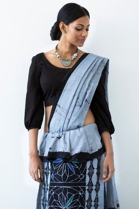 Sri Lanka Saree, Batik Saree, Saree Jacket Designs, Best Souvenirs, Traditional Dresses Designs, Womens Trendy Dresses, Silk Saree Blouse Designs, Ladies Blouse Designs, Batik Fashion