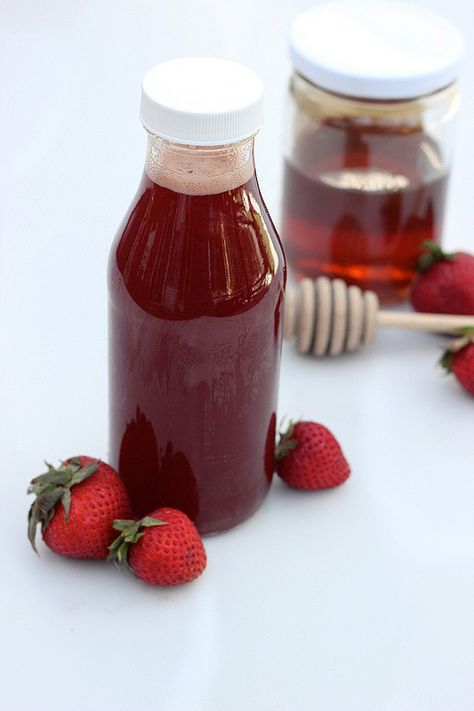 Strawberry Honey Simple Syrup - Gluten-free + Refined Sugar-free Strawberry Honey, Strawberry Simple Syrup, Simple Syrup Cocktails, Honey Simple Syrup, Homemade Soda, Simple Syrup Recipes, Homemade Syrup, Summertime Drinks, Healthy Strawberry