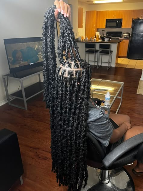 Locs Hairstyles Butterfly, Butterfly Locs Long Hairstyle, Butterfly Locs Side Part, Small Butterfly Locs Long, Cute Butterfly Locs, Braided Hairstyles Locs, Black Butterfly Locs, Soft Locs Braids, Butterfly Locs Long